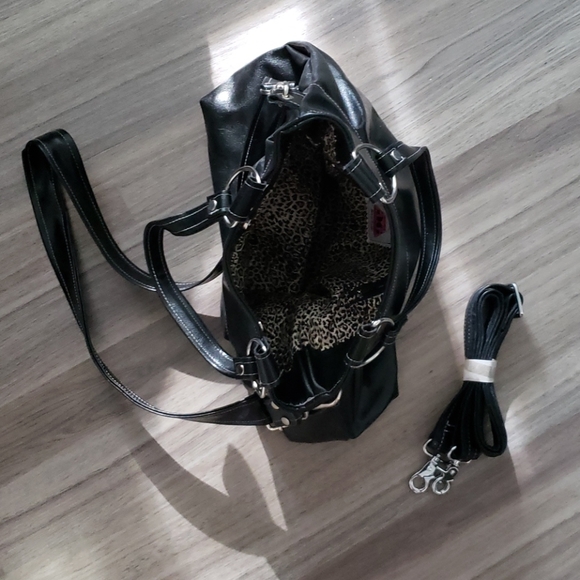 🎉3/$40🎉Black purse - Picture 2 of 4